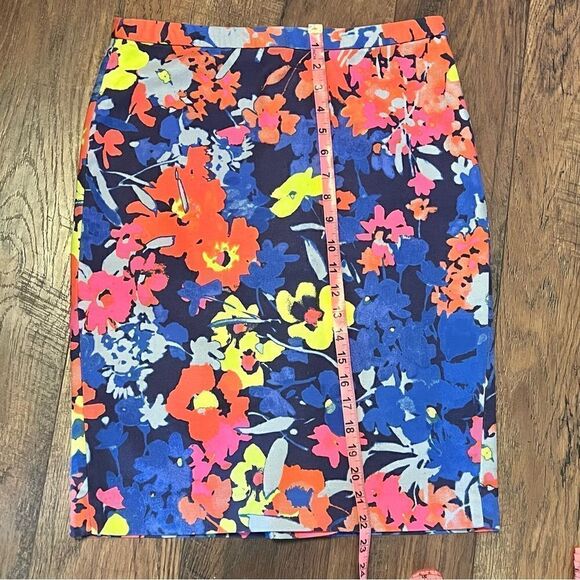 LOFT Multicolor Floral Skirt size 4 - Picture 4 of 7